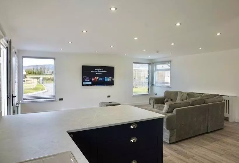 Castle View Chalet By Clonlum Cottages