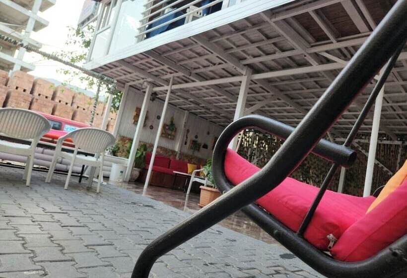 Fi̇ni̇ke Sever Otel