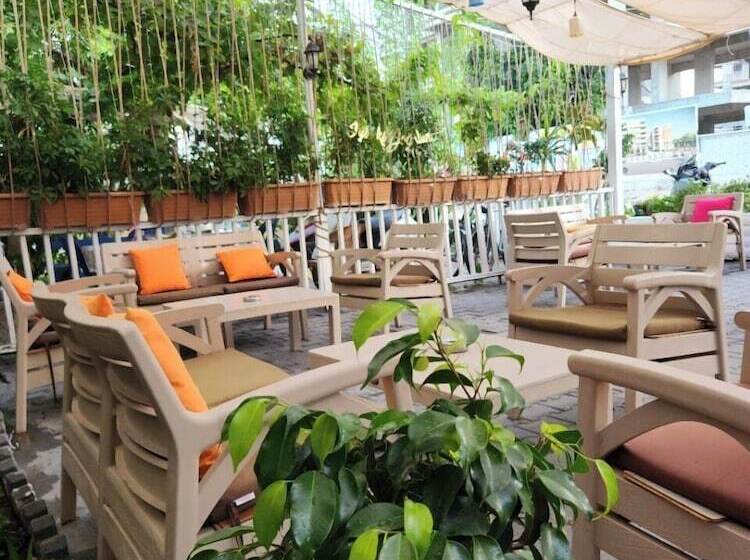 Fi̇ni̇ke Sever Otel