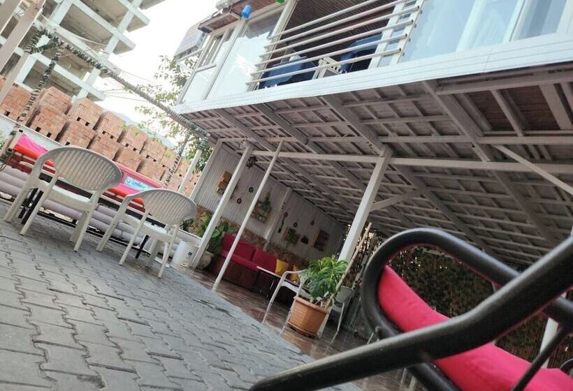 Fi̇ni̇ke Sever Otel