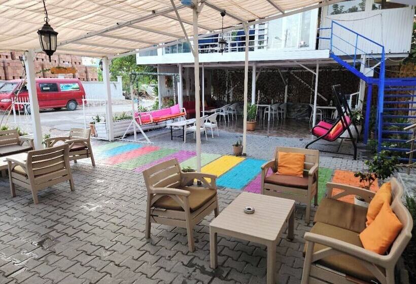 Fi̇ni̇ke Sever Otel