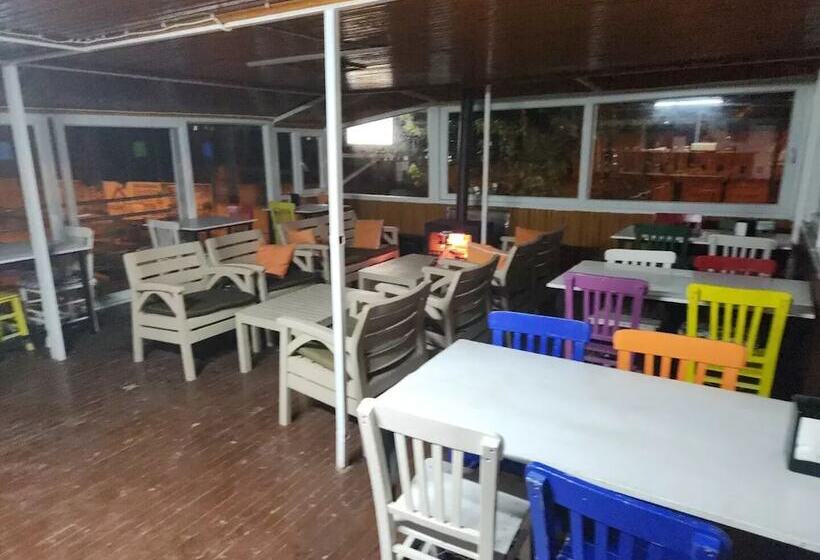 Fi̇ni̇ke Sever Otel