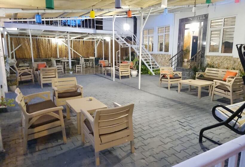 Fi̇ni̇ke Sever Otel