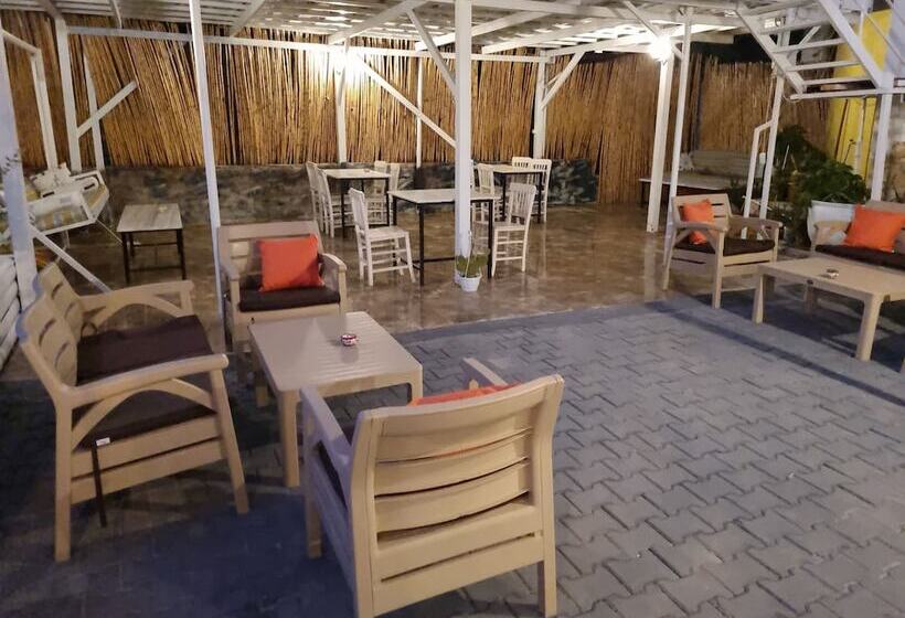 Fi̇ni̇ke Sever Otel