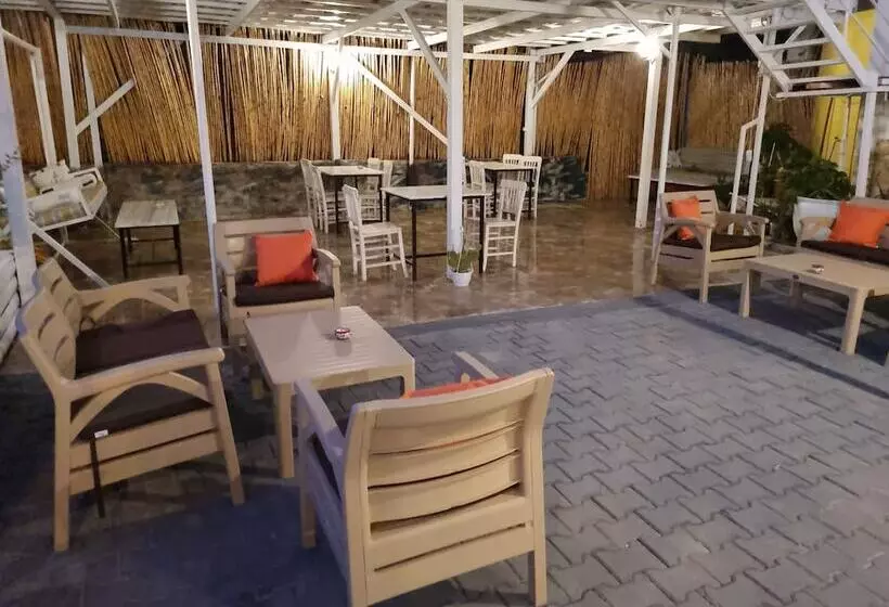 Fi̇ni̇ke Sever Otel