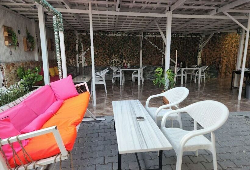 Fi̇ni̇ke Sever Otel