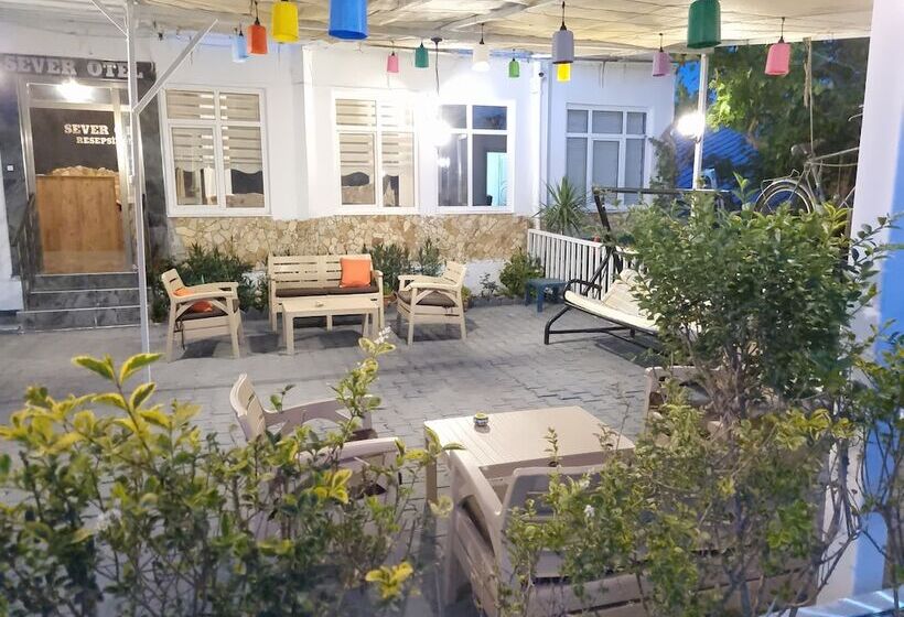 Fi̇ni̇ke Sever Otel