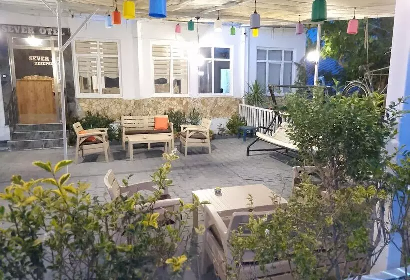 Fi̇ni̇ke Sever Otel