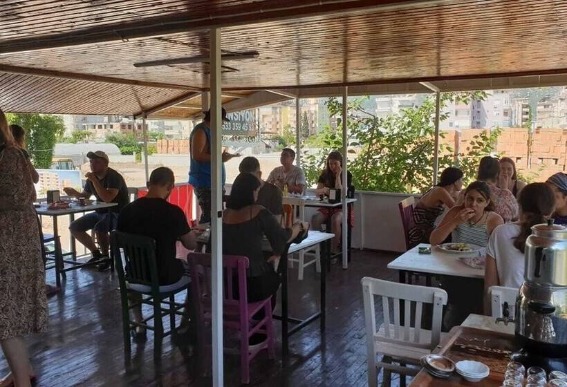 Fi̇ni̇ke Sever Otel