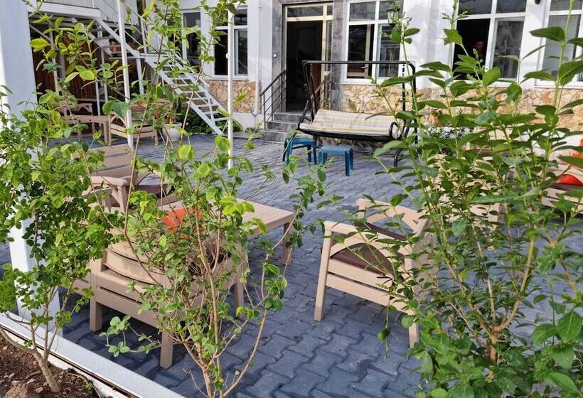 Fi̇ni̇ke Sever Otel