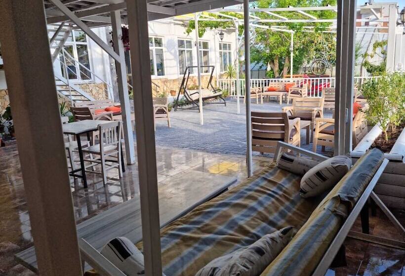 Fi̇ni̇ke Sever Otel