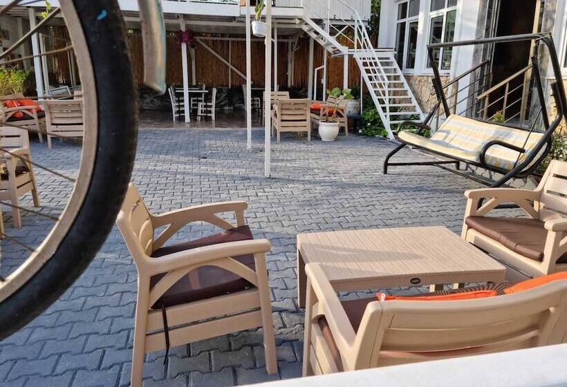 Fi̇ni̇ke Sever Otel