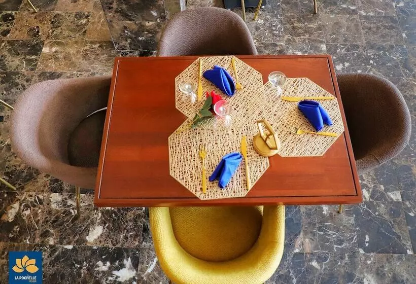 هتل La Rochelle Hôtel