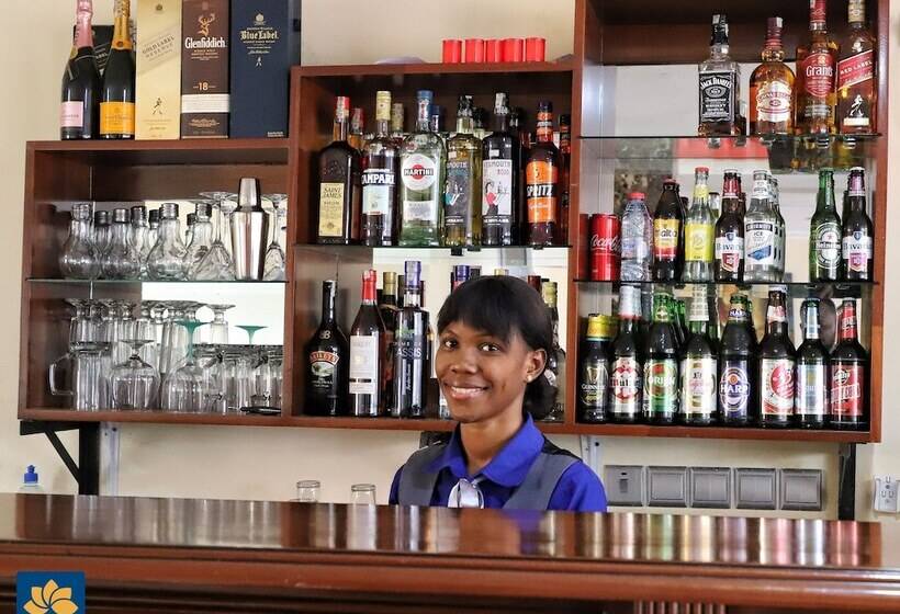 هتل La Rochelle Hôtel