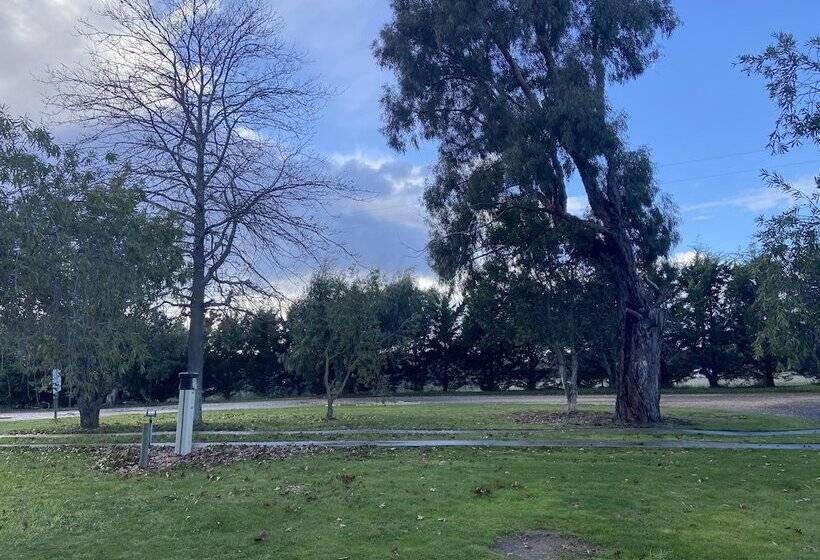 בית מלון כפרי Mansfield Lakeside