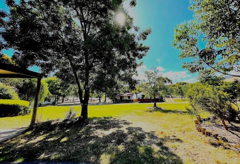 בית מלון כפרי Mansfield Lakeside