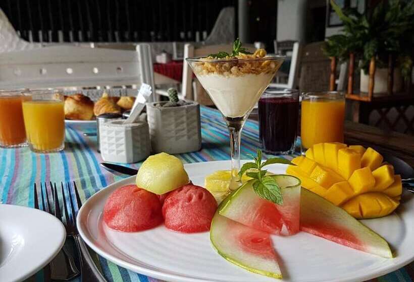 هتل Mnarani Beach Club