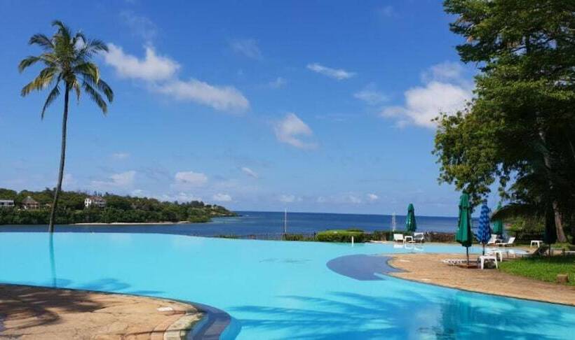 هتل Mnarani Beach Club