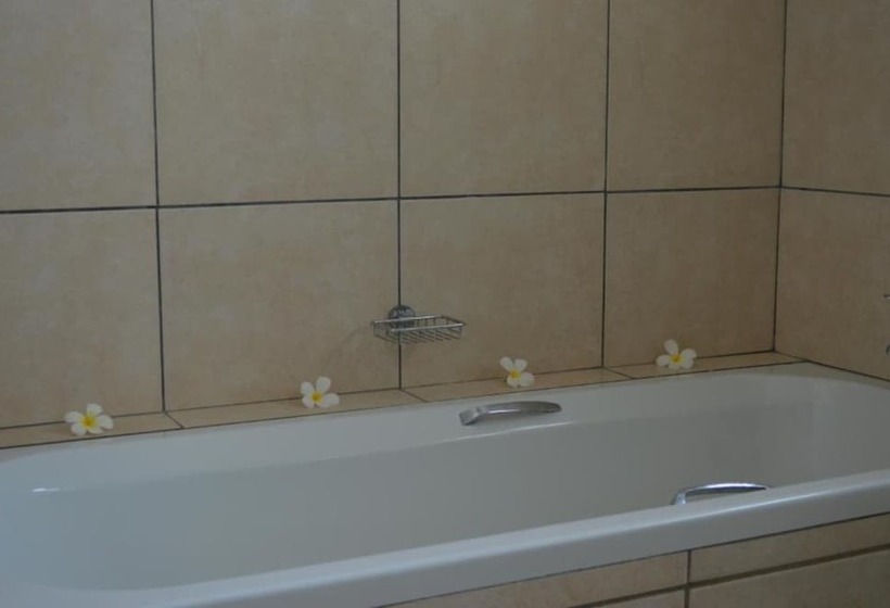 هتل Mnarani Beach Club