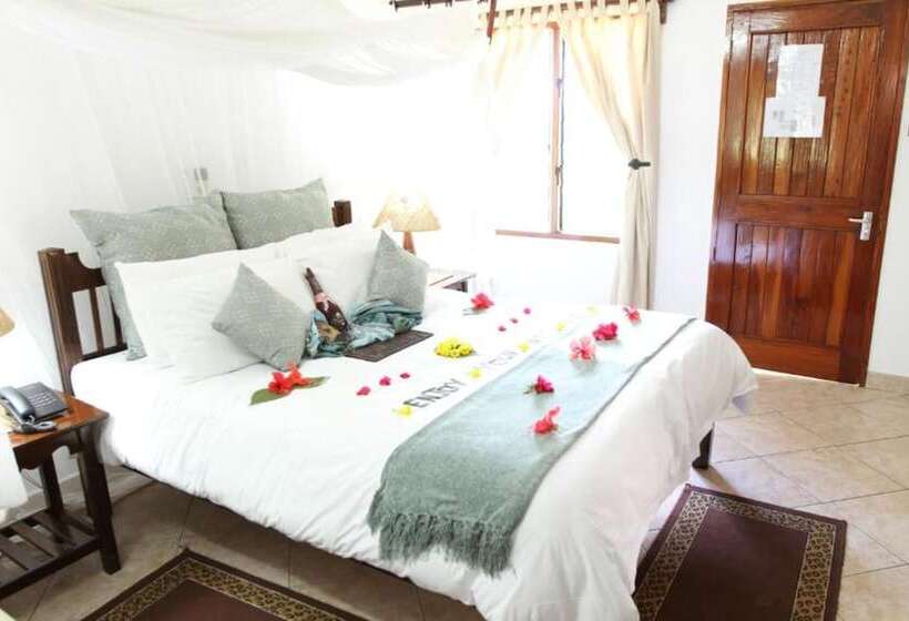 هتل Mnarani Beach Club