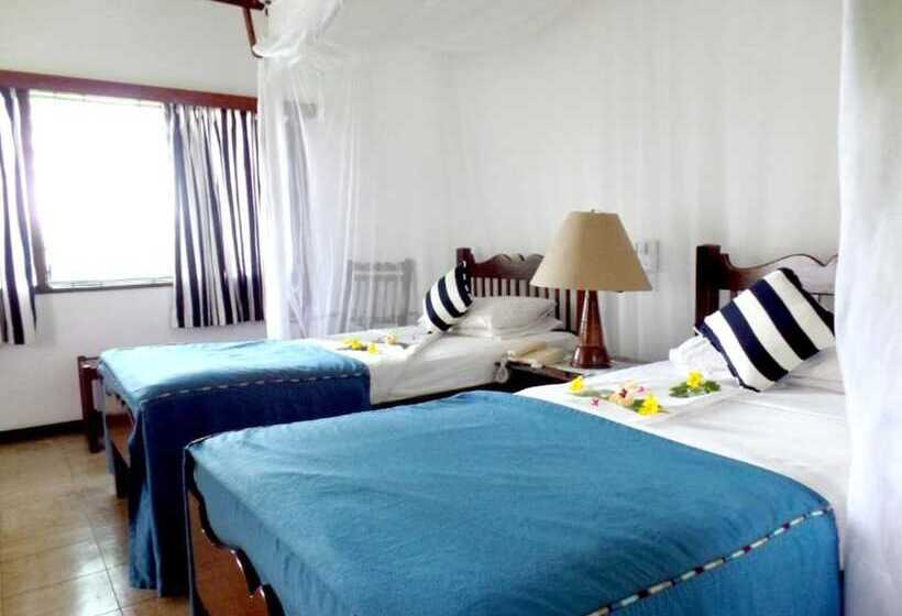 هتل Mnarani Beach Club