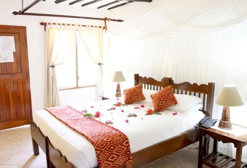 هتل Mnarani Beach Club