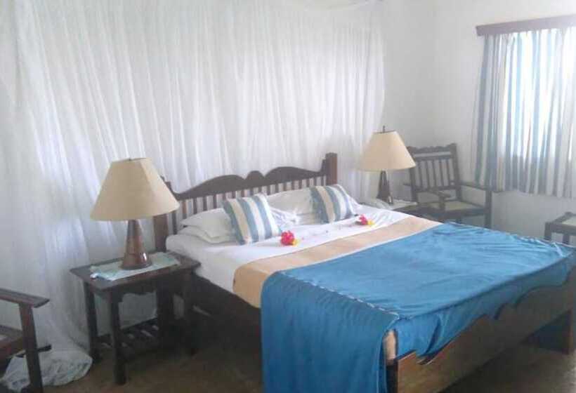 هتل Mnarani Beach Club