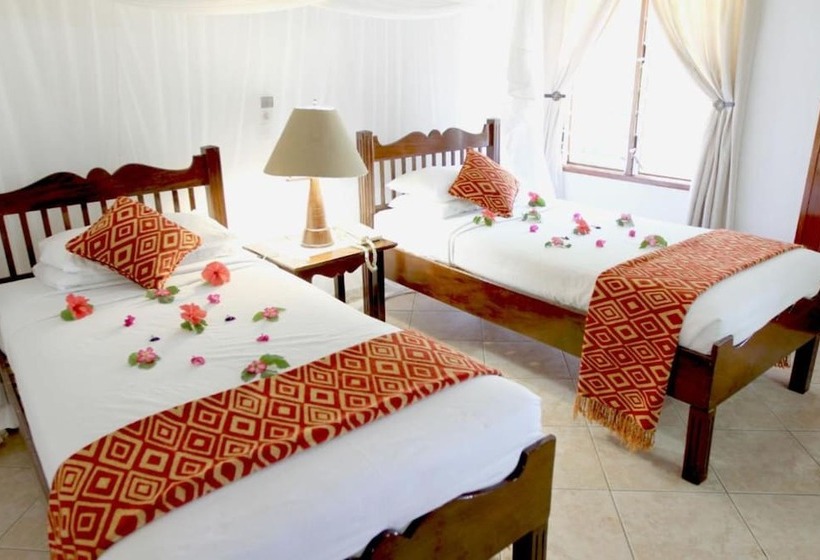 هتل Mnarani Beach Club