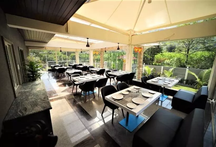 ホテル Nakshatra Resort