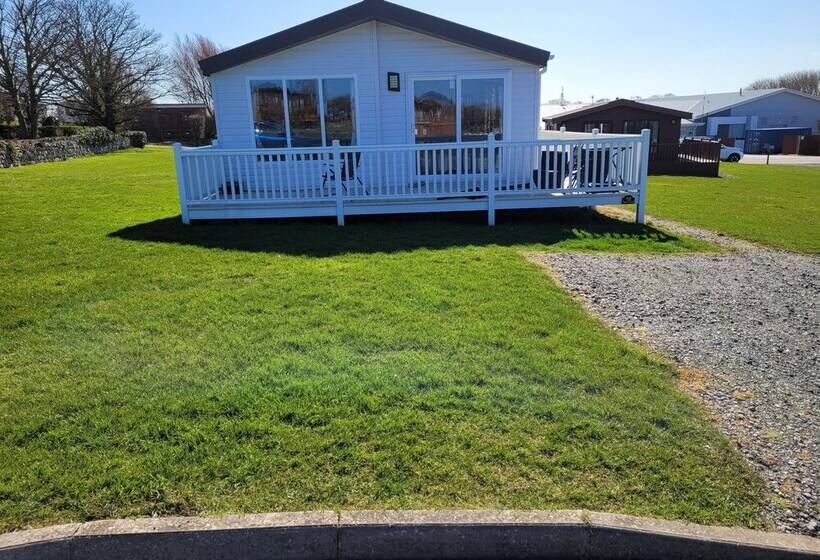 בית מלון כפרי Remarkable 3 Bed House In Hull