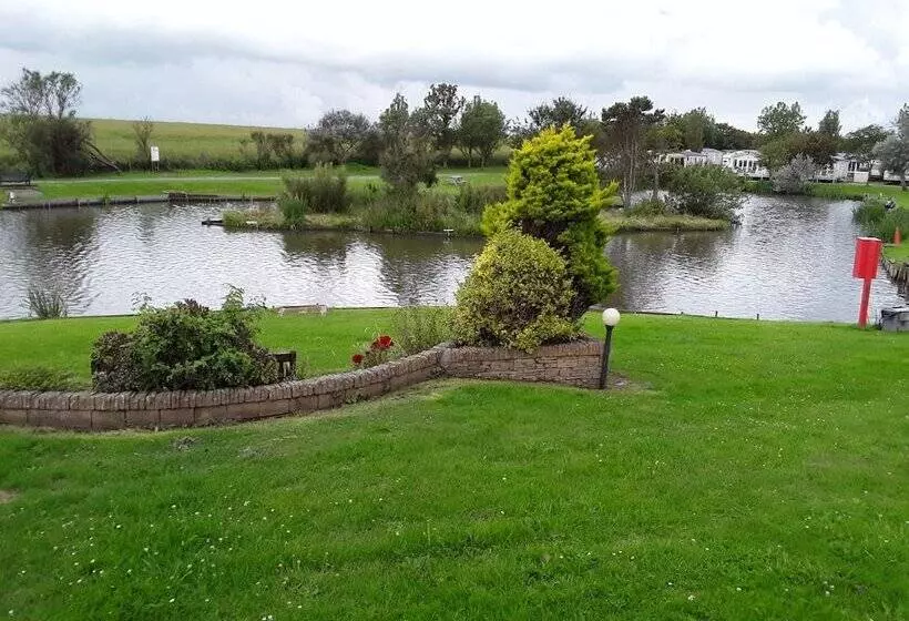 Hotelli Remarkable 3 Bed House In Hull