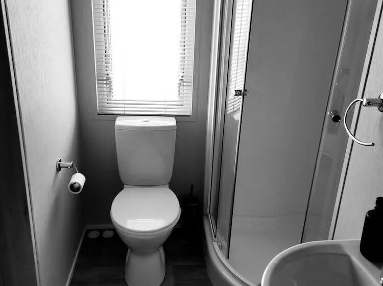 Hotelli Remarkable 3 Bed House In Hull