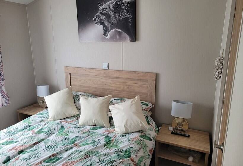 בית מלון כפרי Remarkable 3 Bed House In Hull