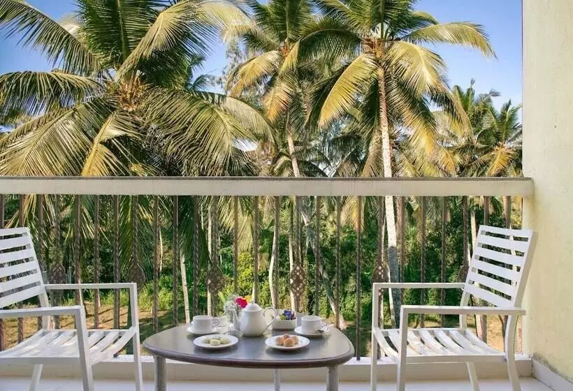 ホテル Sea Breeze Sarovar Portico Varca Goa