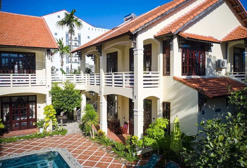 هتل The Muse House