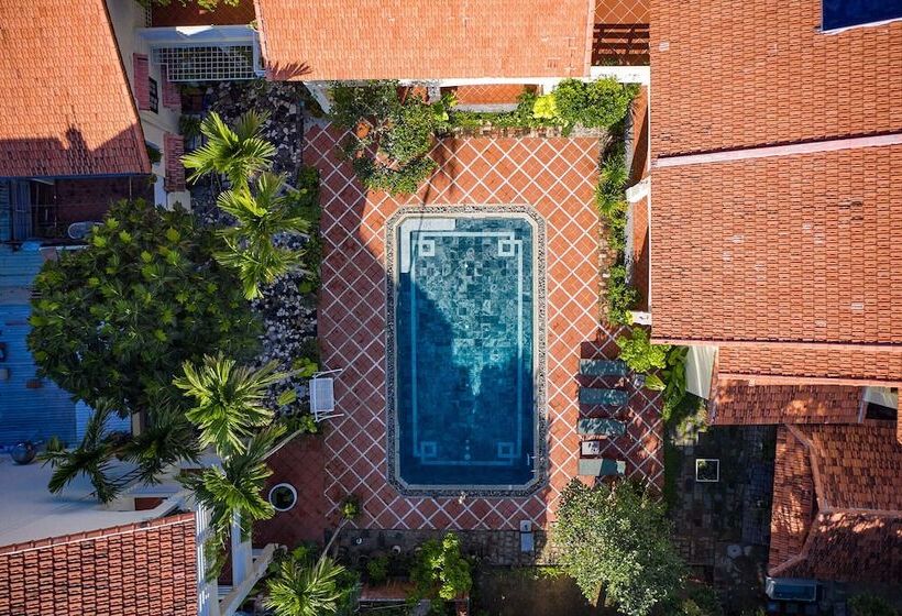 هتل The Muse House