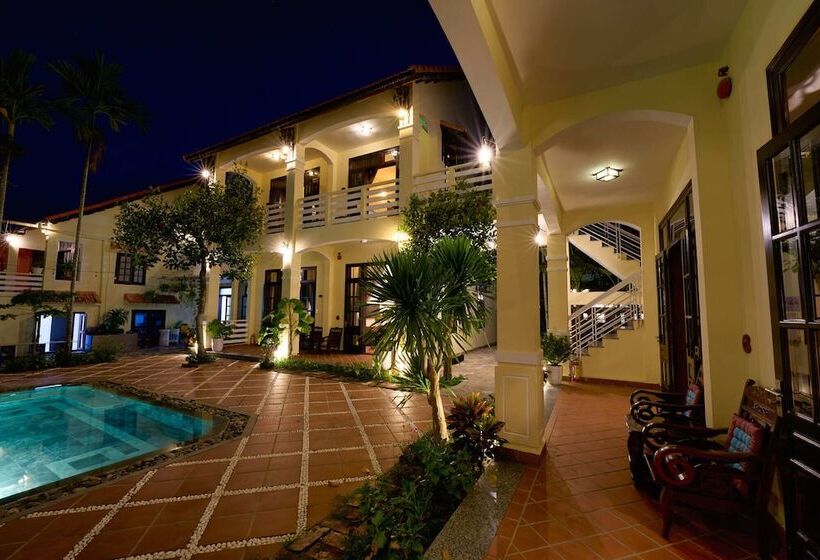 هتل The Muse House