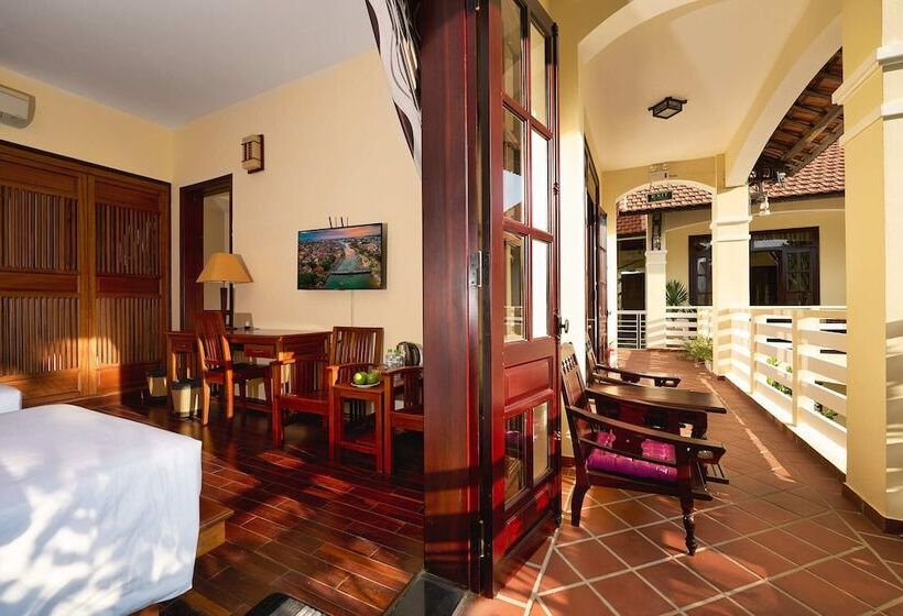 هتل The Muse House