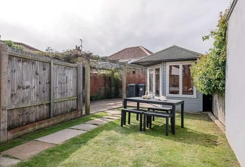 Longshore, Aldeburgh