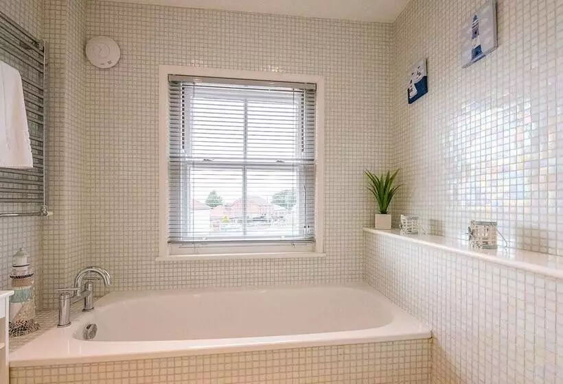 Longshore, Aldeburgh