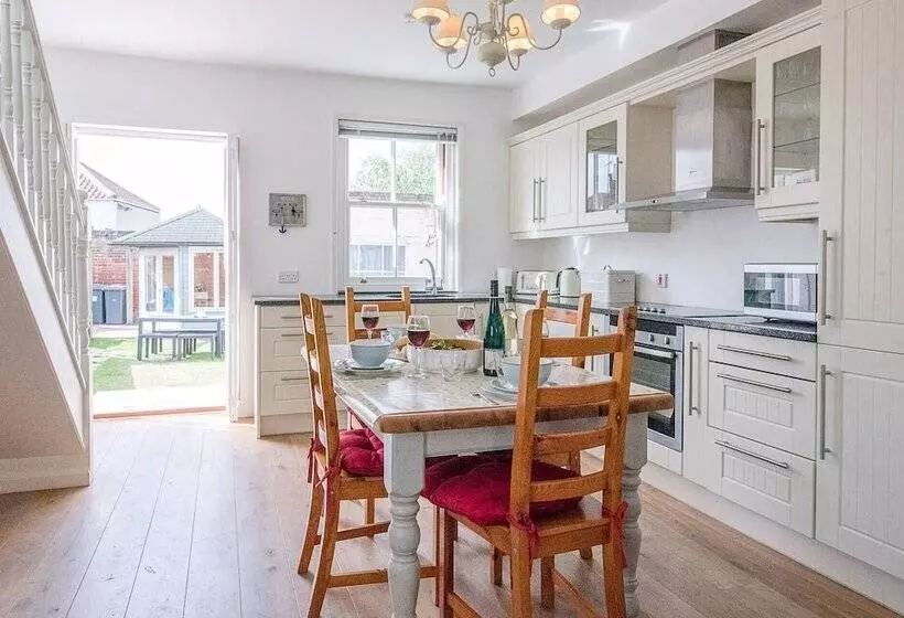 Longshore, Aldeburgh