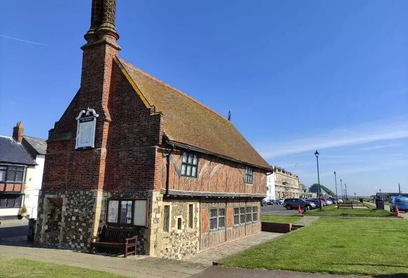 Longshore, Aldeburgh