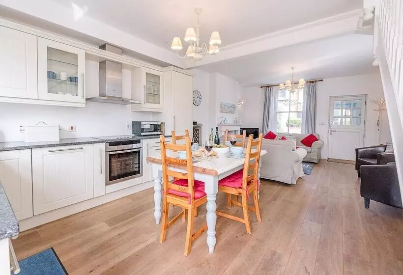 Longshore, Aldeburgh