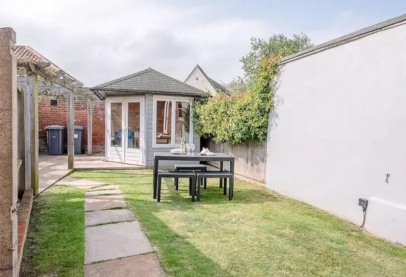 Longshore, Aldeburgh