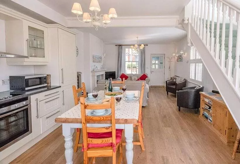 Longshore, Aldeburgh