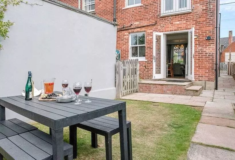 Longshore, Aldeburgh