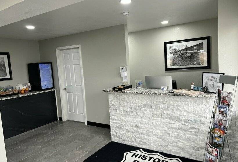 Мотель Maple Tree Inn