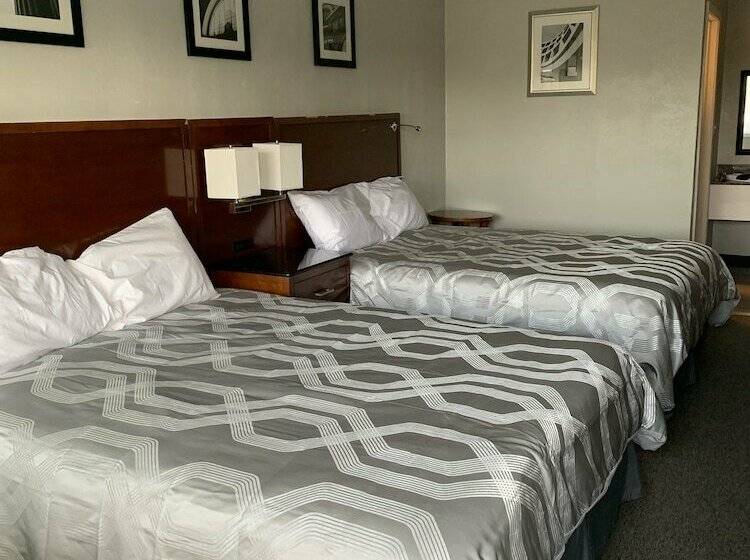 Мотель Maple Tree Inn