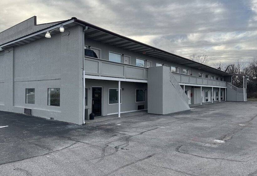 Мотель Maple Tree Inn