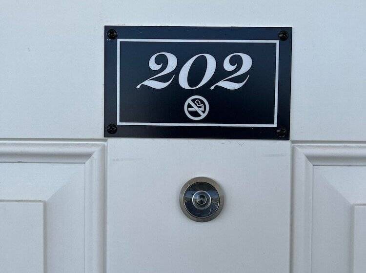 Мотель Maple Tree Inn